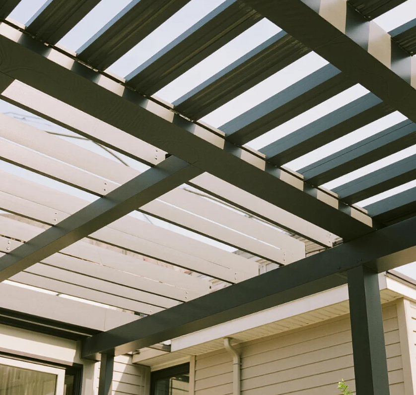 Aluminum louvered roof gazebo