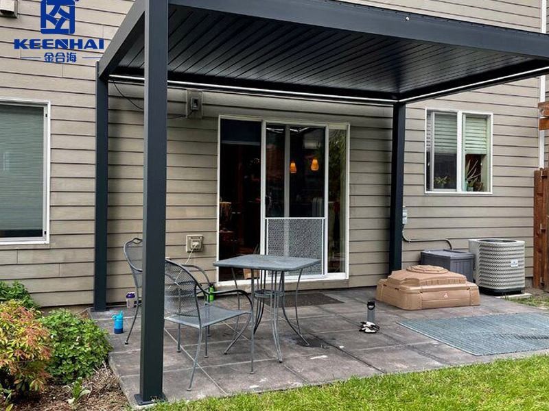 Aluminum motorized pergola