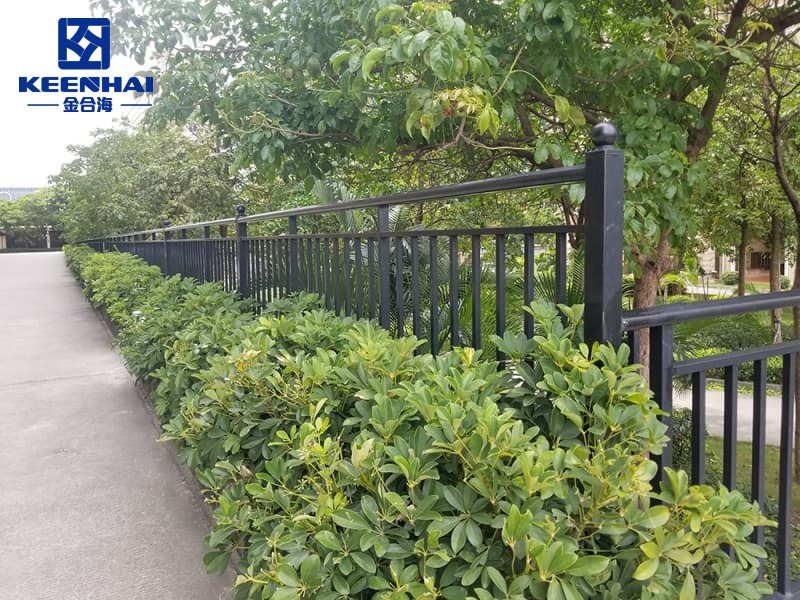 durable aluminum slatted fence