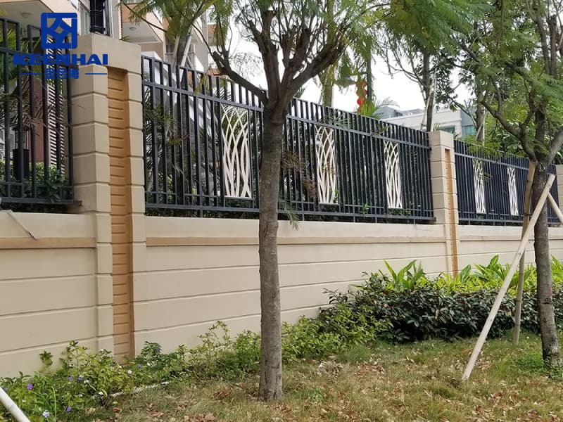 Modern Aluminum Slatted Fences