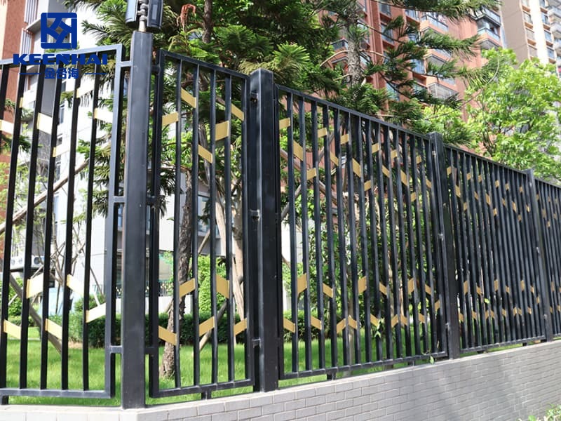 How Much Does Maintenance Cost for a Classic Slatted Fence?