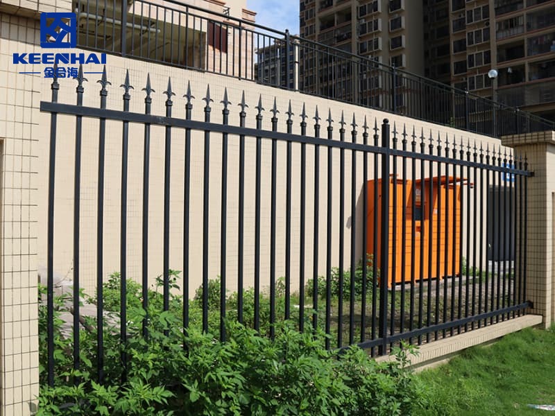 How Much Does Maintenance Cost for a Classic Slatted Fence?