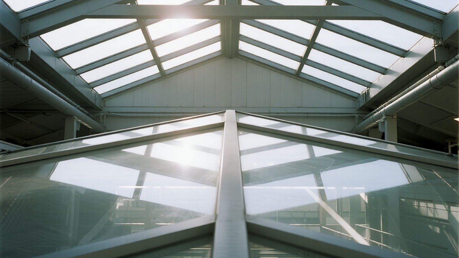 Outdoor aluminum sunroom