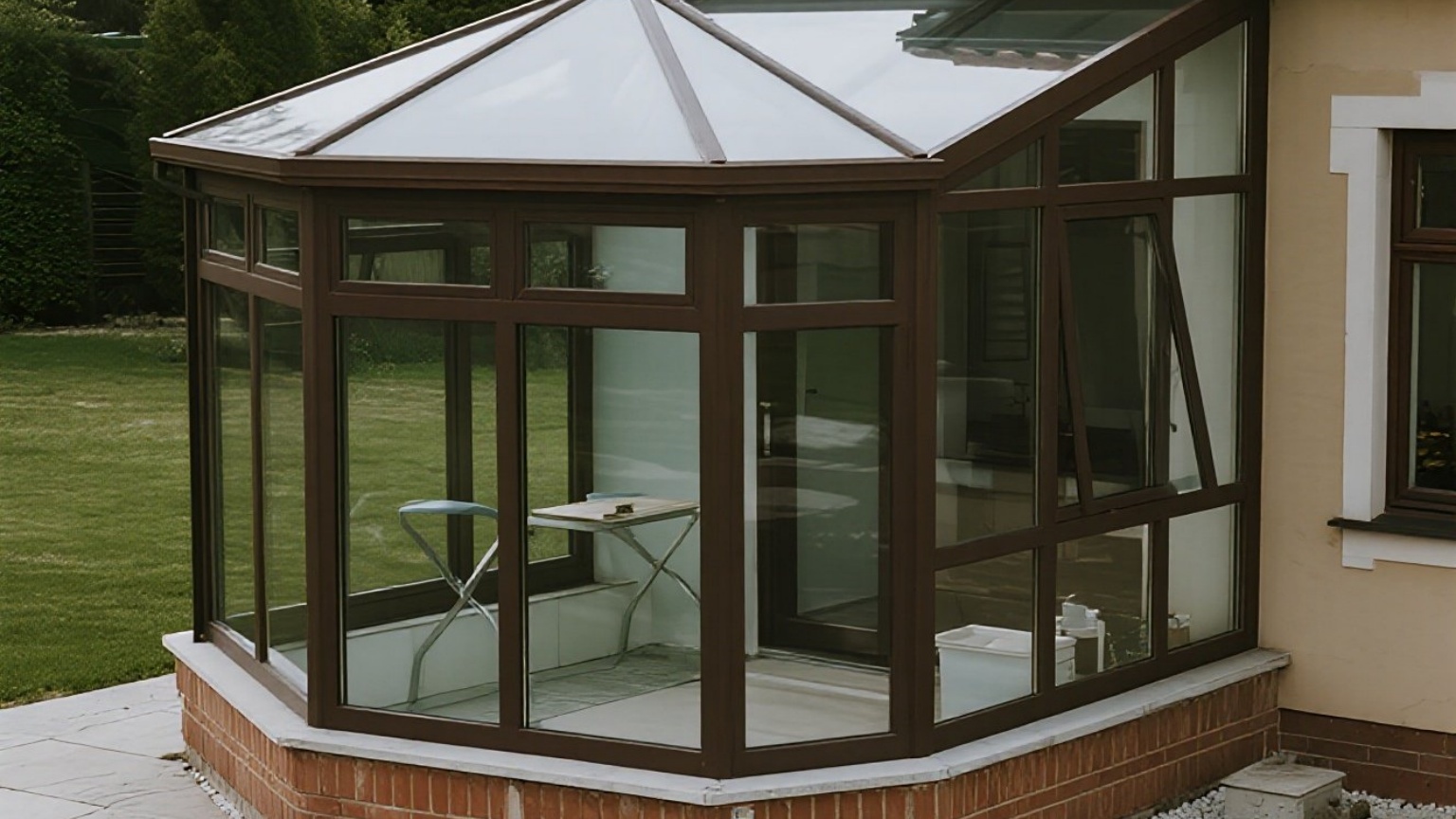 Outdoor sunlight room