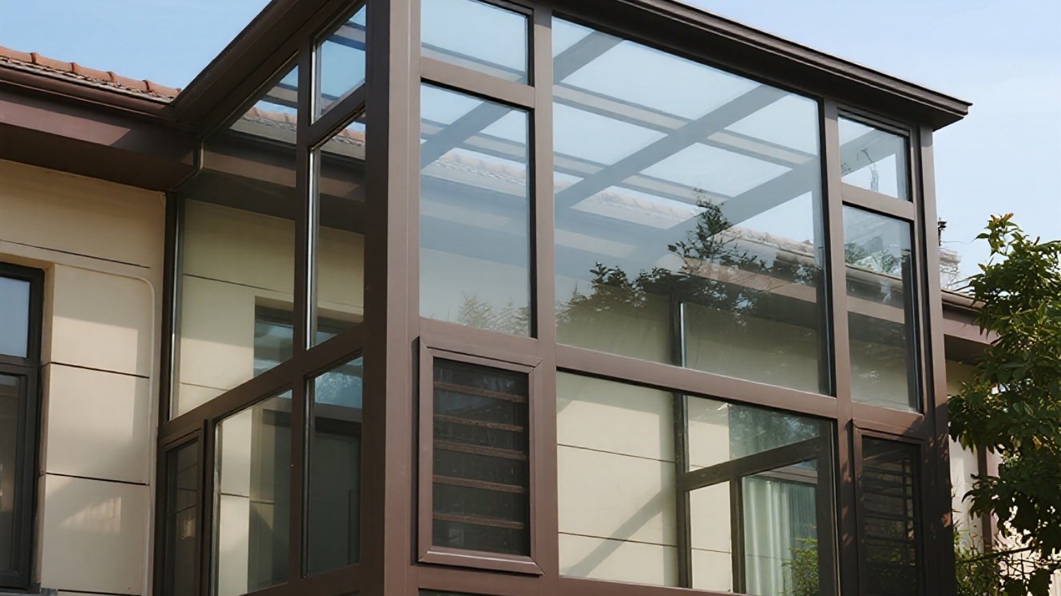 Outdoor metal sunroom