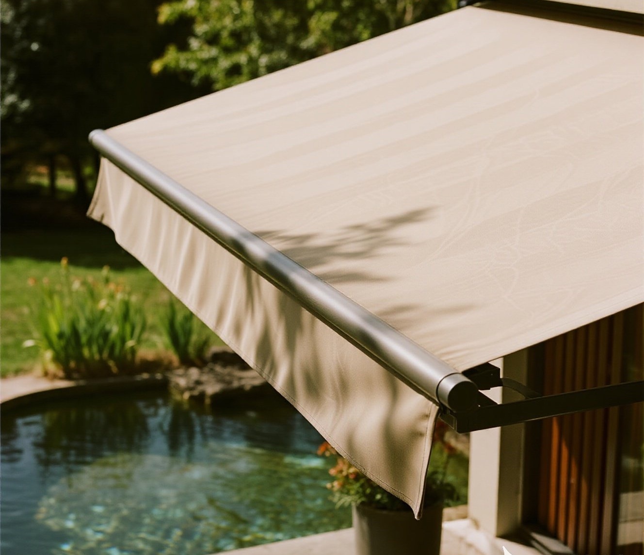 Balcony aluminum awning