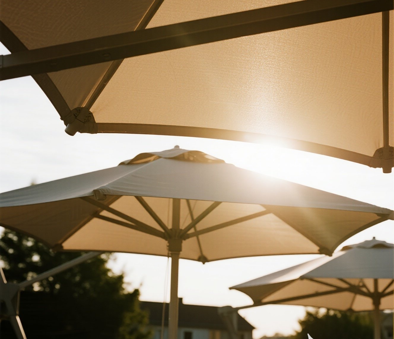 Lightweight aluminum awning