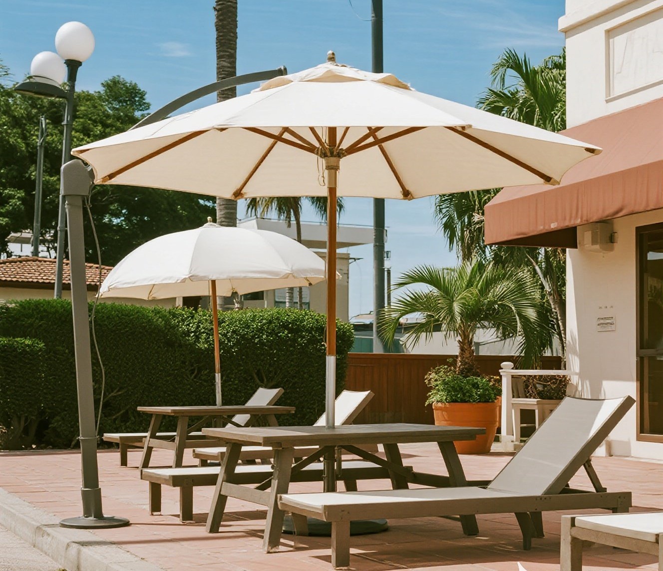 Outdoor aluminum awning