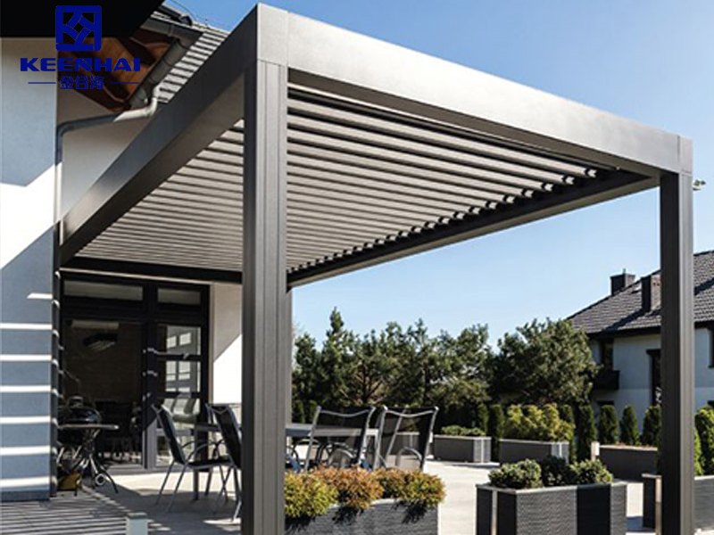 Aluminum pergola sunshade